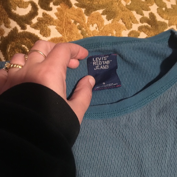 Sz Sm Levi’s Sweater - Picture 2 of 2